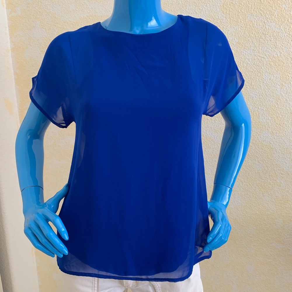 Bananas republic  blue top. Like new wore it once
